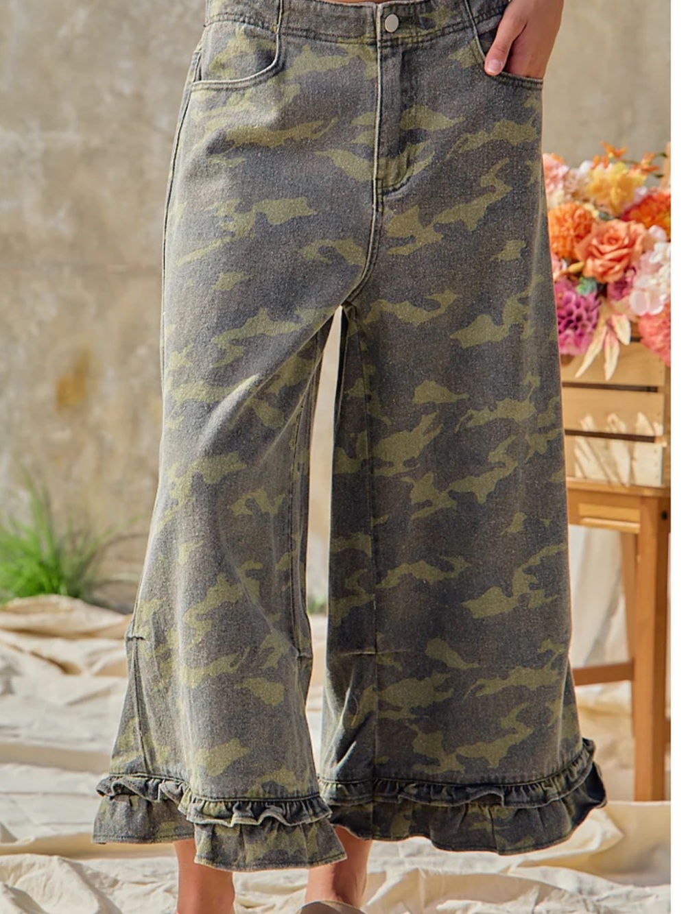 💕Arrives June! Bibi Cropped Camo Ruffle Hem Pants - Picture 6 of 10